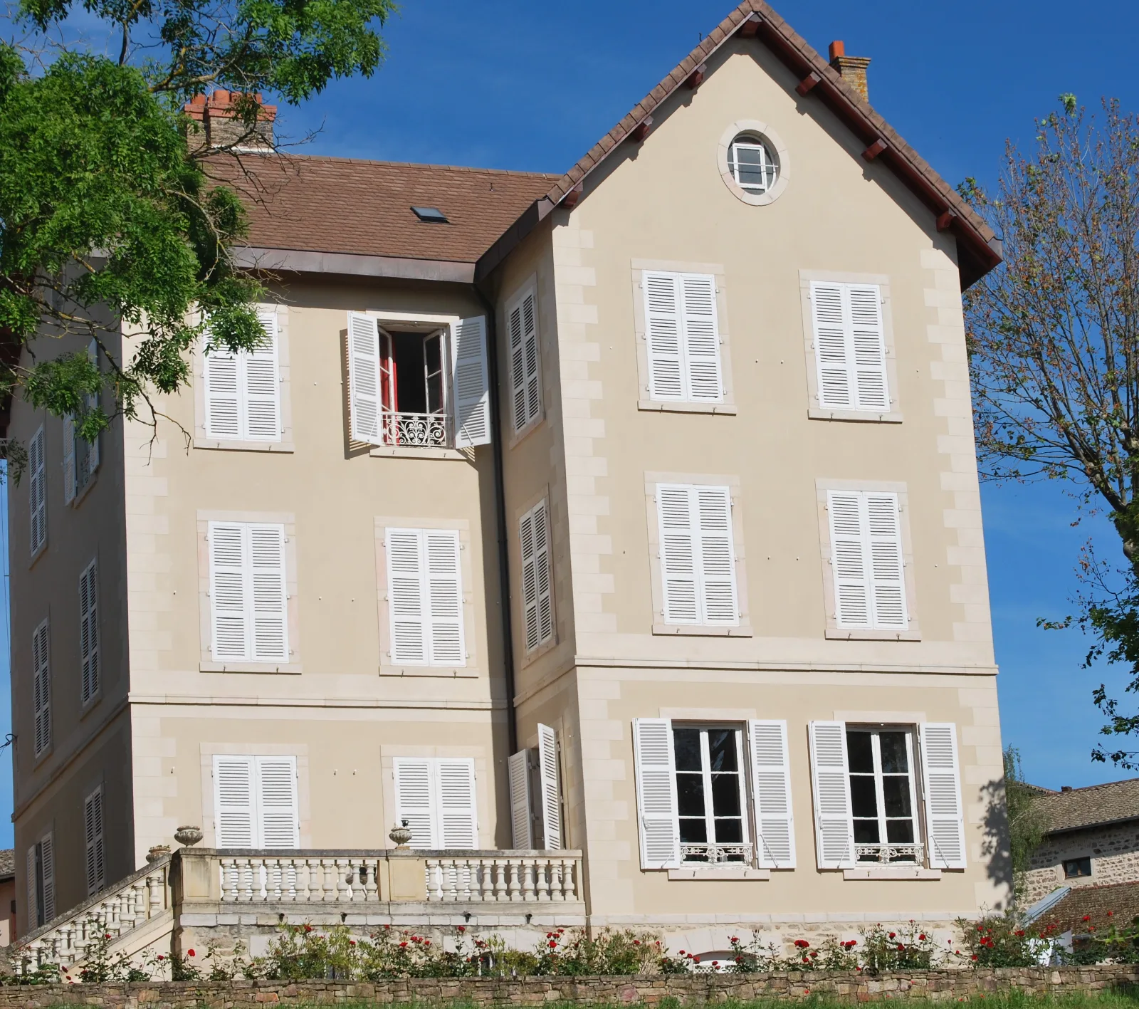 Gardiens de propriété avec logement dans un domaine viticole du Beaujolais (F/H), photo 2