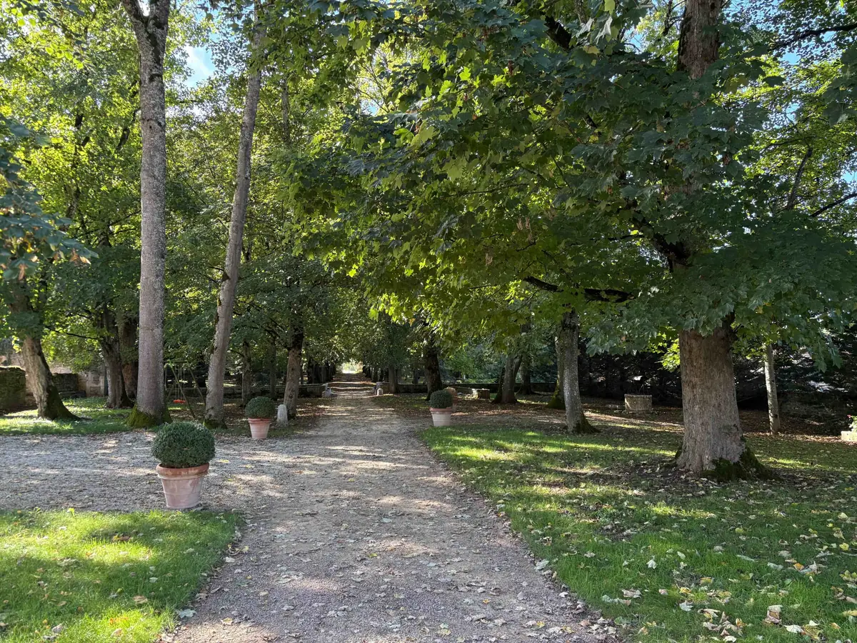 Gardien jardinier dans une résidence privée ouverte au public, photo 2
